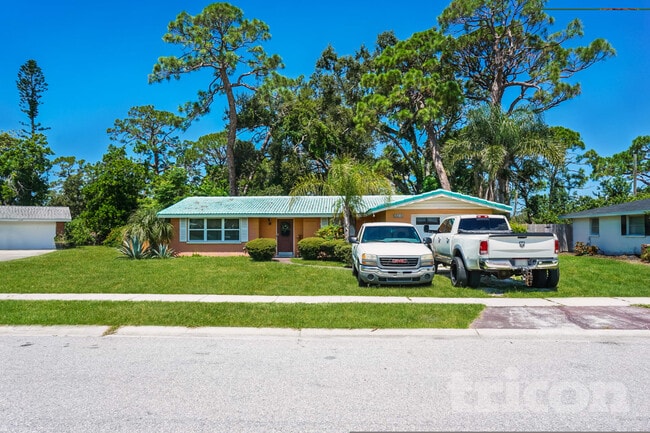 Building Photo - 2432 Breakwater Cir