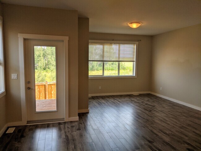 1644-16487 87 Ave