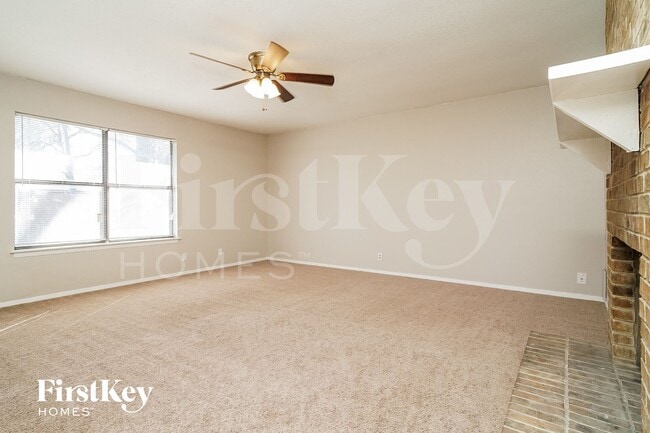 Photo - 1708 White Oak Ct
