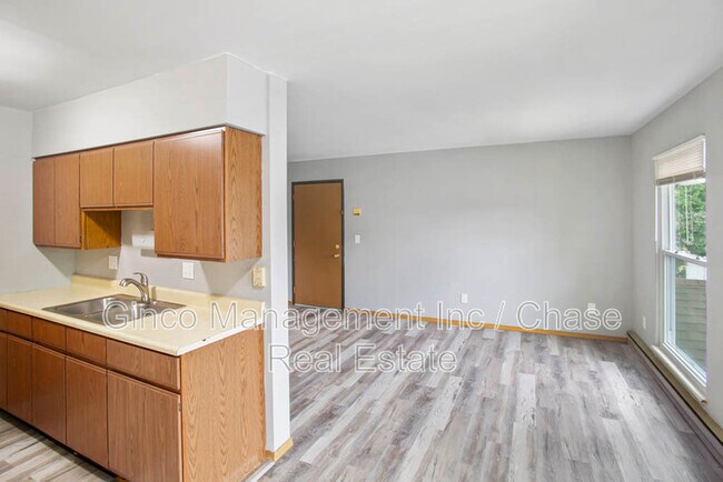 Photo - 405 E Reed St