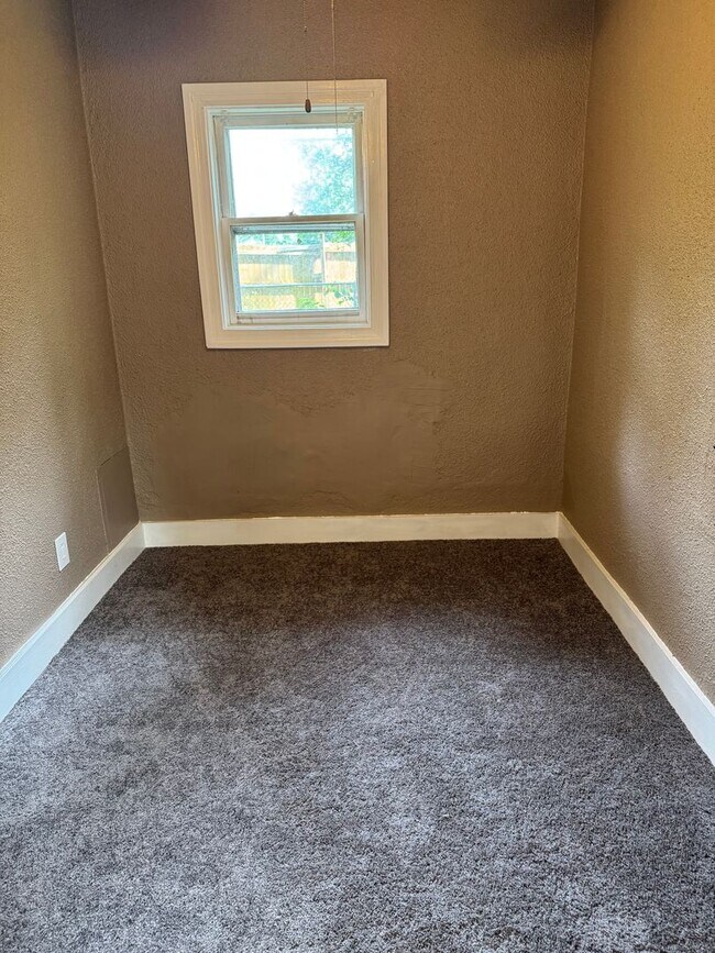 Photo - 2 bed 1 bath home, $1050.00 Near Bunn Park