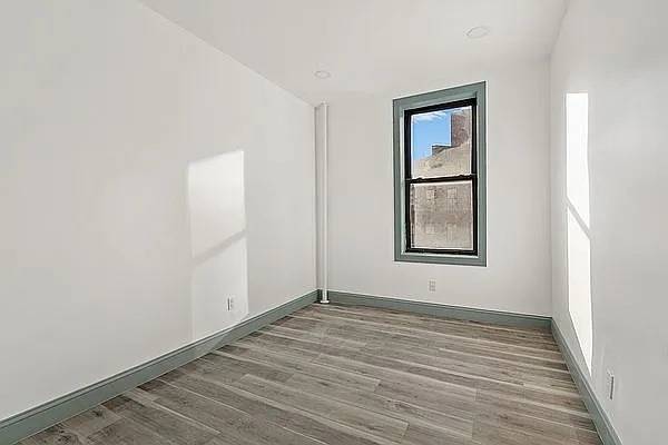 49 6th Ave
