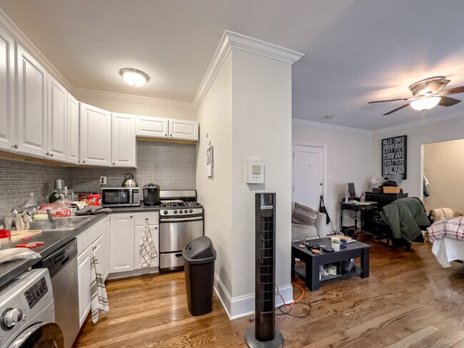Photo - 2129 N Dayton St Unit 302