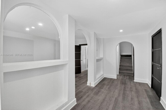 Photo - 220 SW 16th St Unidad Front