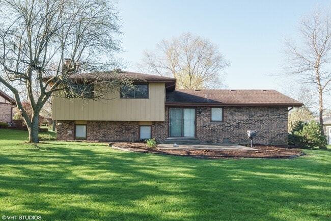 Photo - 16W700 Fern St