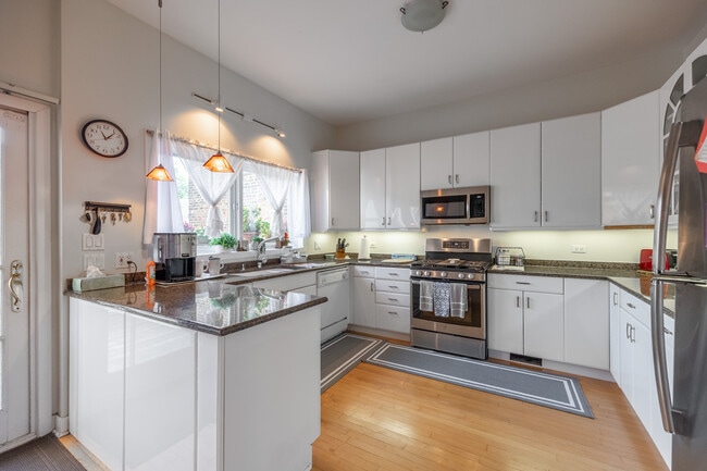 Photo - 1723 N Wood St