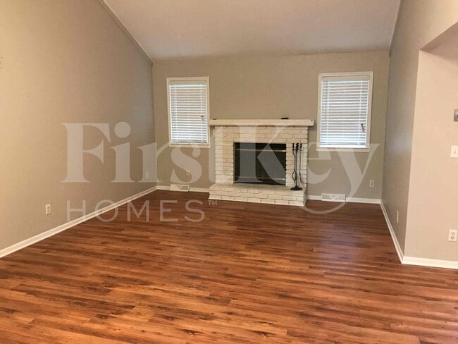 Photo - 804 NE Karapat Dr