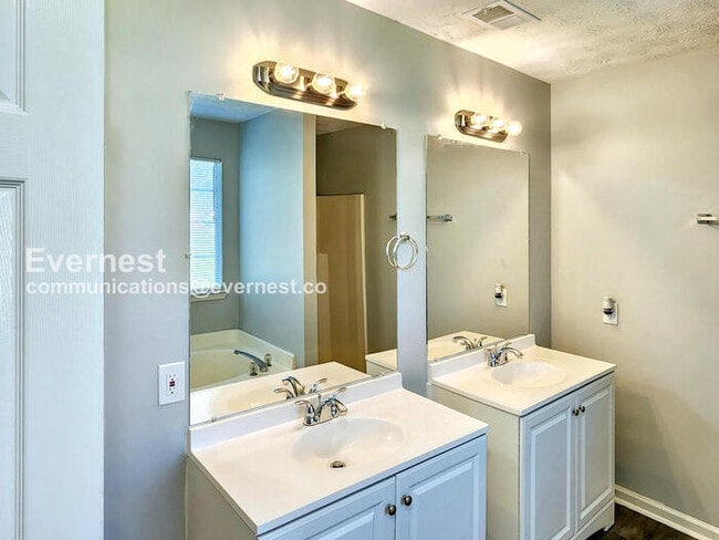 Photo - 1020 Joseph Ln