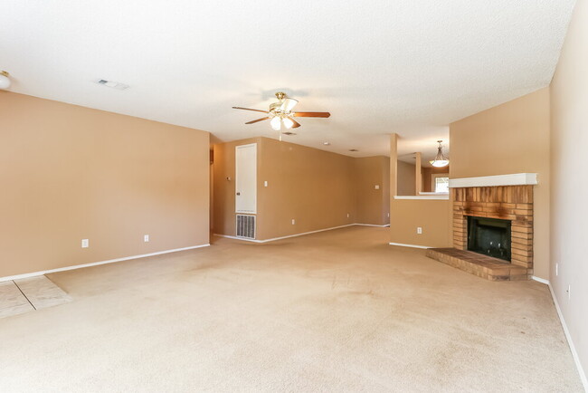 Photo - 548 Magdalen Ave
