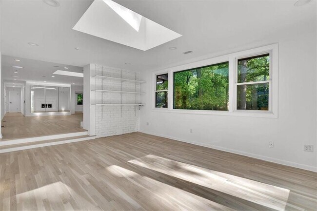 Photo - 2605 McKinnon Dr