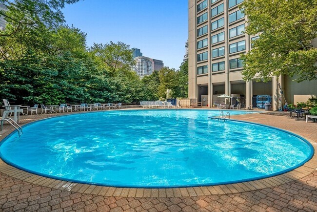 Building Photo - 85 E India Row Unit 11A Rental