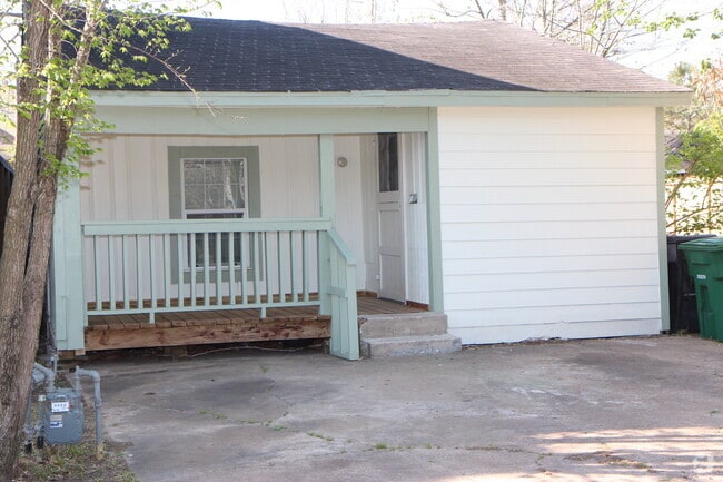 Building Photo - 814 W 21st St Rental