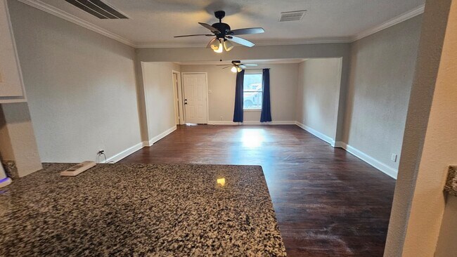 Photo - 4405 Alice St