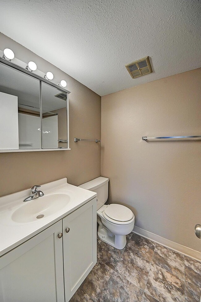 Photo - 1215 Oakland Rd NE Unit 17