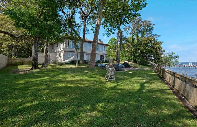 Photo - 2380 W Bayshore Rd