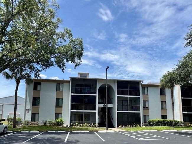 Building Photo - 8203 Sun Spring Cir Unit E2