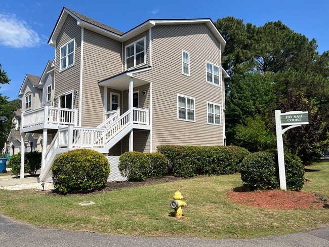 Building Photo - Beautiful Home, Mid-Island in Yacht Cove!