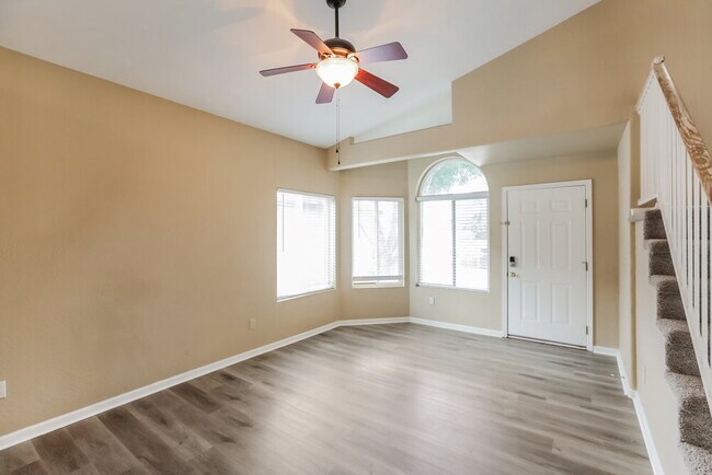 Photo - 5160 W Saragosa St