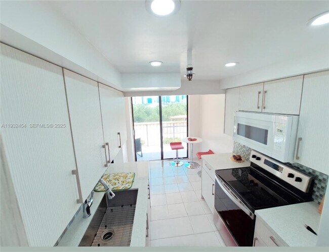 Photo - 210 174th St Unidad 508