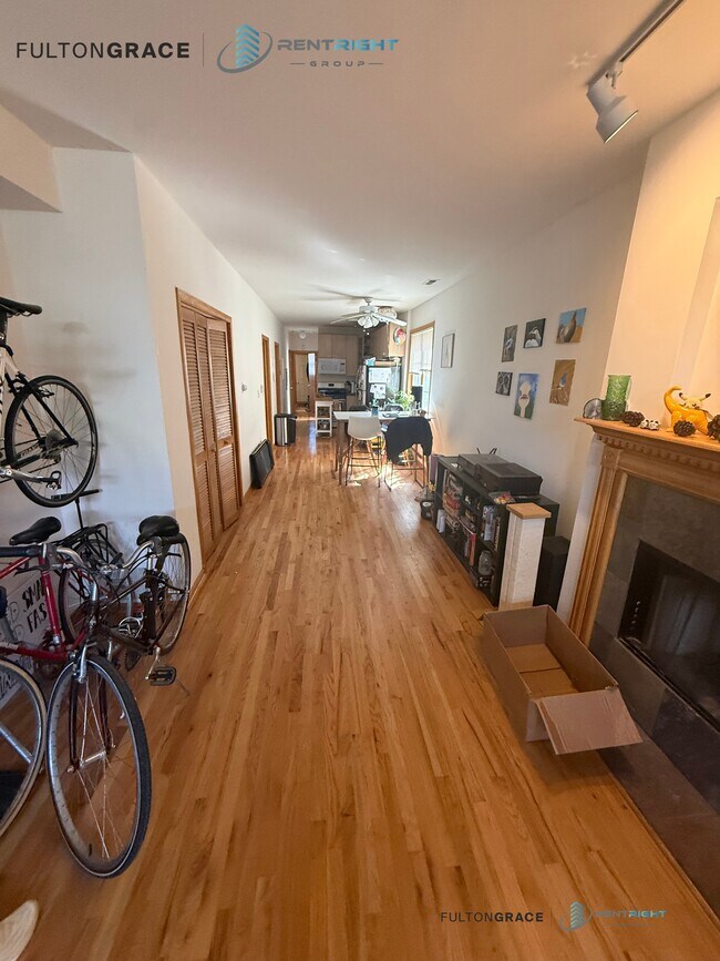 Photo - 819 N Wood St Unit 3