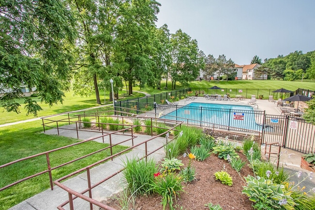 Pool - Benson Hills Apartments