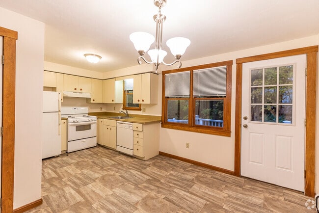 Kitchen - 37 Hollis St Rental