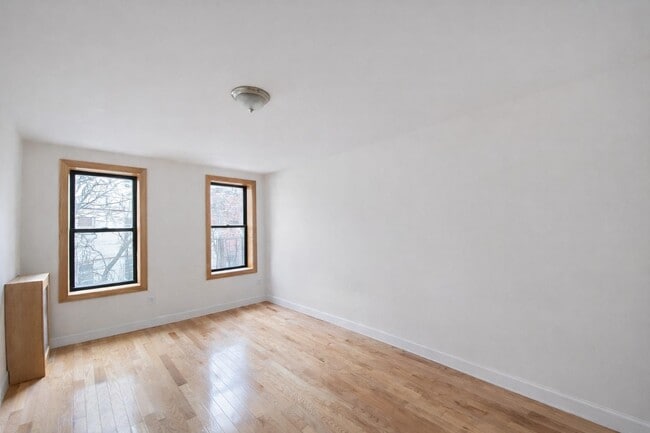 Photo - 609 W 196th St Unit 3C