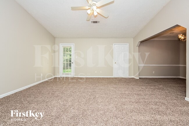 646 Woodknoll Ct