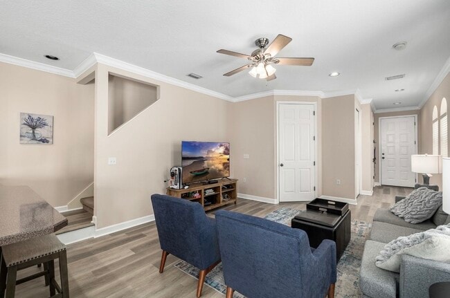 Photo - 104 S Moody Ave