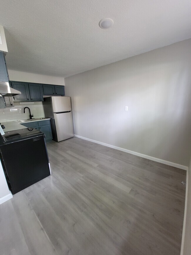 Kitchen - 3536 Heatherton Dr Apartments