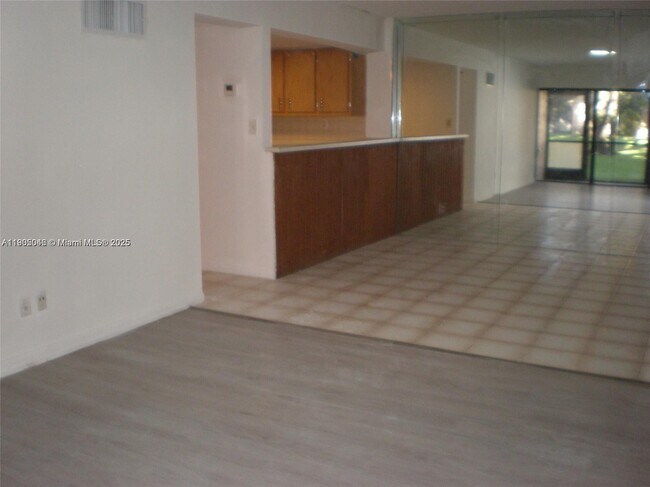 Building Photo - 5855 Washington St Unit 92