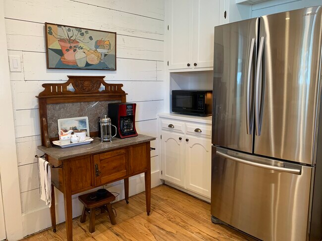 Photo - 1804 N Elm St