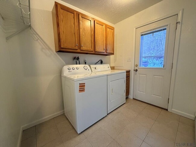 Photo - 1915 Young St