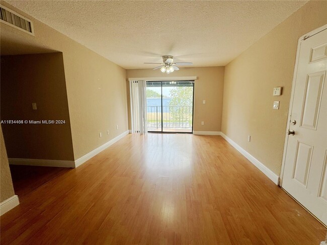 Photo - 7407 SW 152nd Ave Apartamento Unidad 4-201