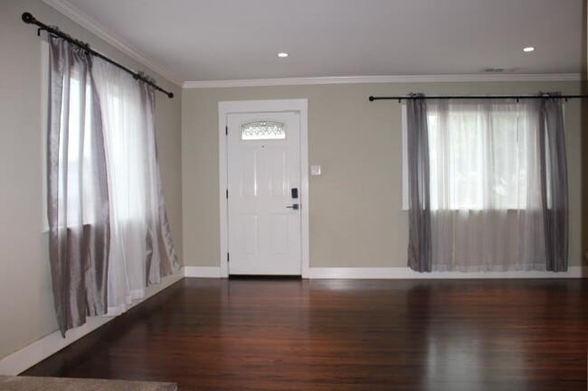 Photo - 2887 Lincoln Ave