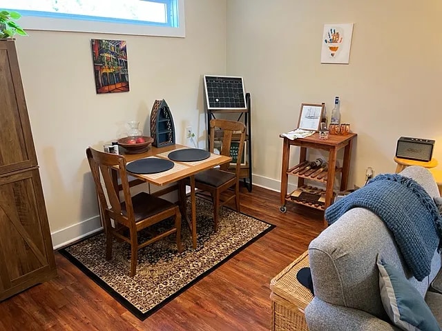 Dining Area - 1590 N Star Ave Unit D