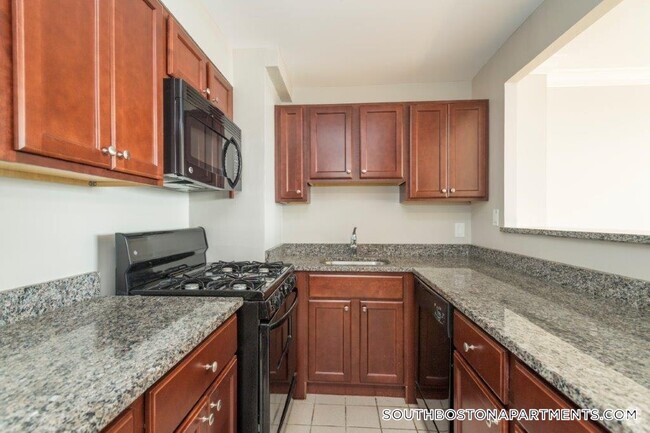 Building Photo - 1410 Columbia Rd Rental