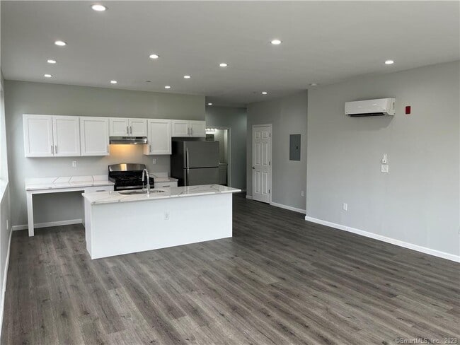 Photo - 893 Main St Unit 202