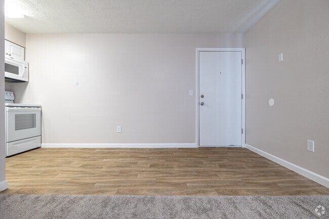 1BR,1BA - 478SF - Dining Room/Kitchen