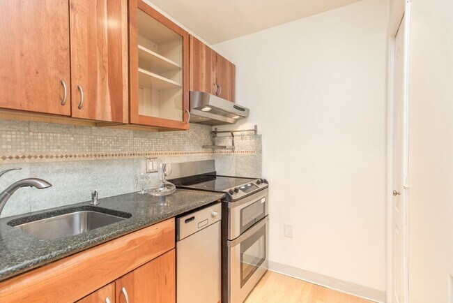 Photo - 1 Huntington Ave Unidad 312