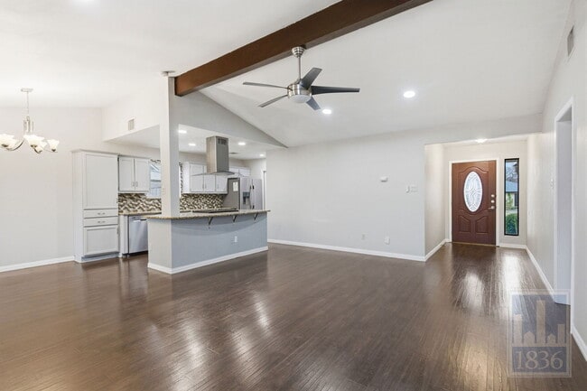 Photo - 401 Oakridge Pass