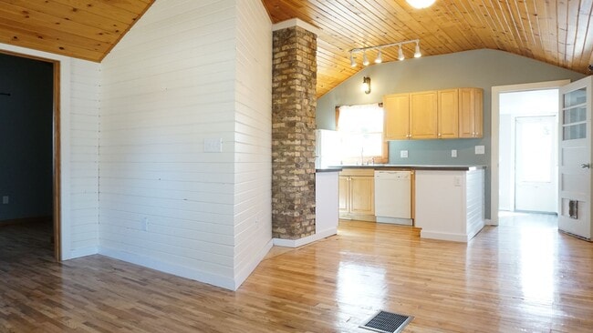 Photo - Cozy Cottage with garage and fenced yard