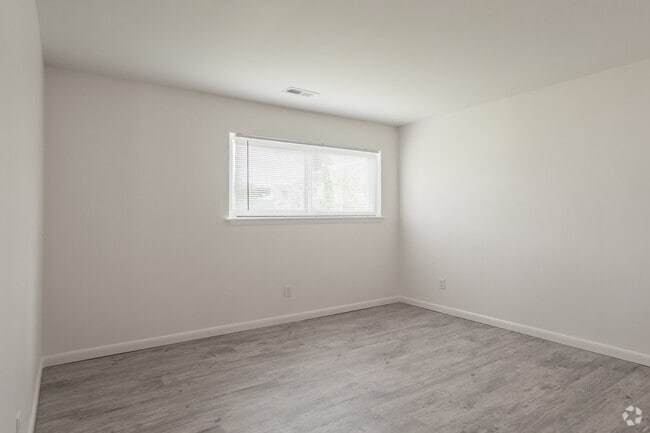 2BR,1BA-975SF, The Brooke