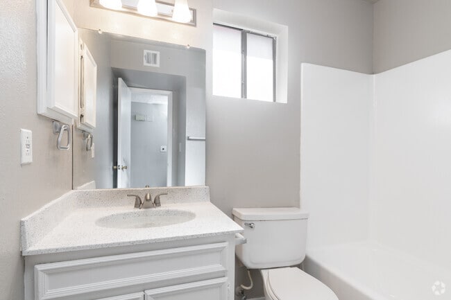 2BR, 1BA - 1,035SF - Bathroom