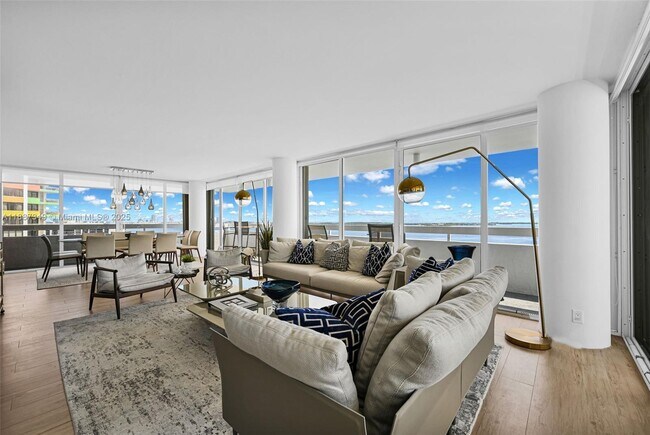 Photo - 1627 Brickell Ave Unidad 2507