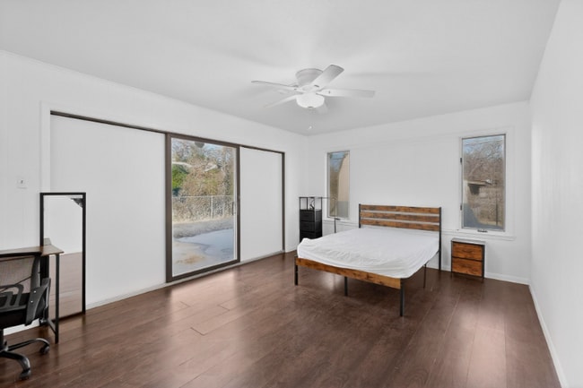 Photo - 404 Nottingham Dr