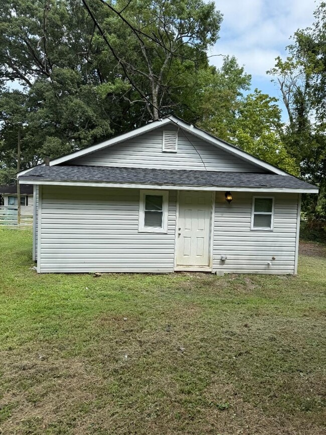 910-B Richardson Ave.