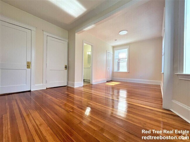 Building Photo - 5 Barrows St Unit #3 Rental