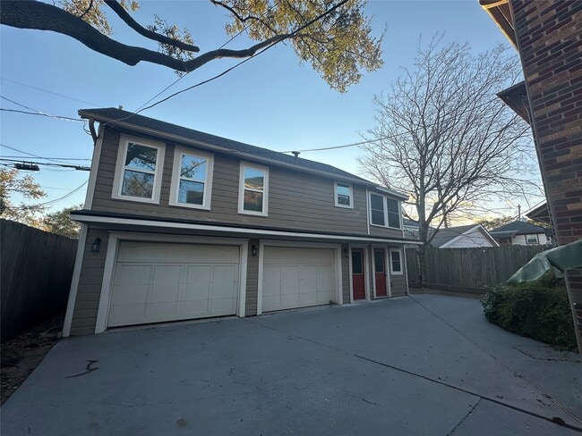 Building Photo - 4410 Pease St Unit 3