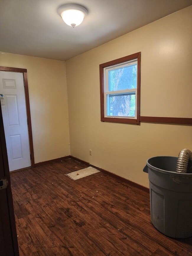 Photo - 4 bedroom 1 bath on corner lot